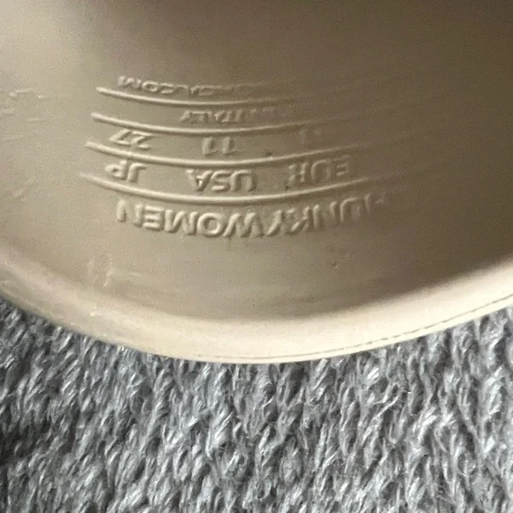 Balenciaga Tan Slide Sandals $56 size 11 *run small - Picture 4 of 4